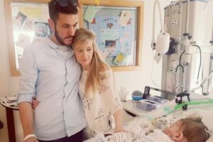 Charlie Gard, “Il tempo è scaduto”. Genitori rinunciano al trasferimento negli USA