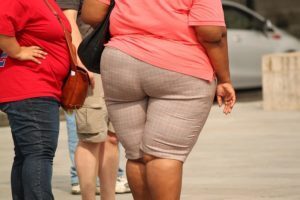 Obesità aumenta il rischio di calcoli renali e pancreatite acuta