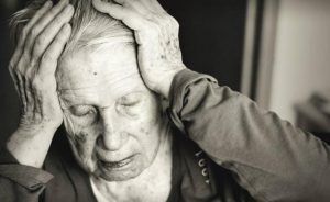I primi segnali di Alzheimer (e non è la perdita della memoria)