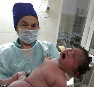 6 chilogrammi alla nascita: è successo in Russia