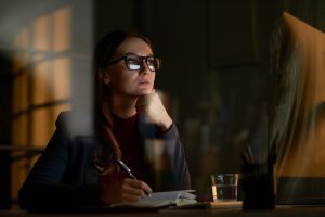 Lavorare di notte aumenta il rischio di cancro per le donne