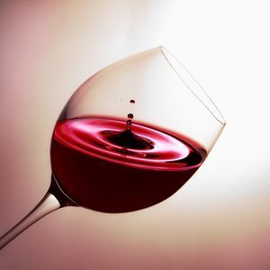 Due bicchieri di vino al giorno ‘puliscono’ il cervello