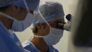 Microchip impiantato sotto la retina contro la cecità, prima volta in Italia