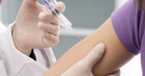 Vaccinarsi non fa bene solo alla salute ma anche al lavoro