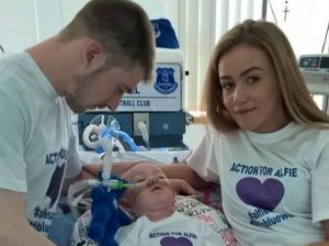 Alfie Evans, il papà: “Non c’è deterioramento delle sue condizioni di salute”