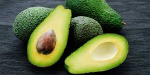 Avocado: buono per il colesterolo e… per i capelli