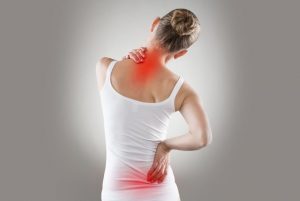 7 cause del mal di schiena: dalla postura al cancro