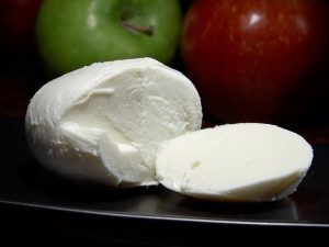 Mozzarella italiana contaminata dal batterio Listeria