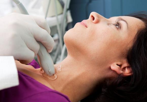 Noduli alla tiroide: sintomi, cause e trattamento