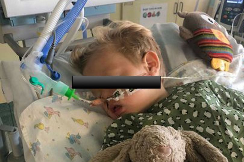 Bimbo di 2 anni beve liquido per la ceretta e finisce in coma