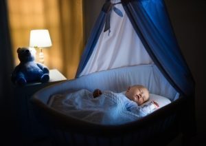 “Attenzione alla circoncisione dei neonati, può causare la morte in culla”
