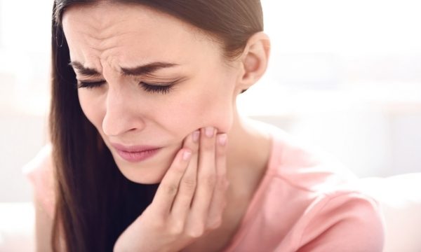 3 rimedi casalinghi contro il dolore ai denti