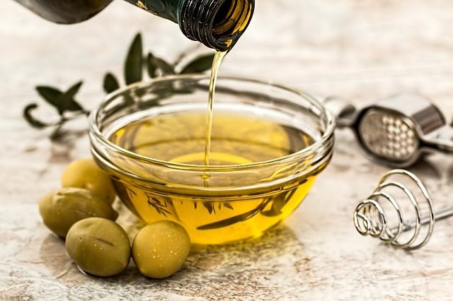L’olio di oliva è nemico del cancro all’intestino. Ecco perché