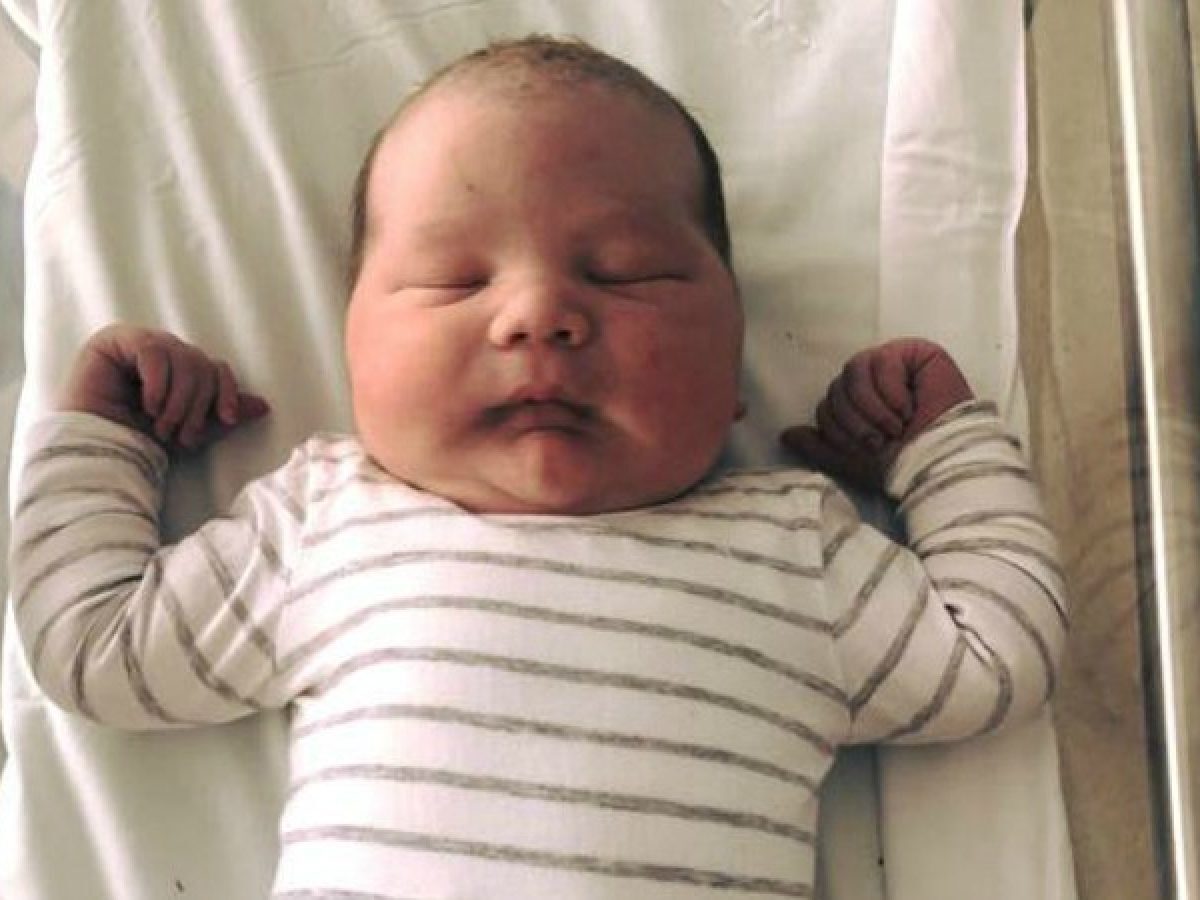 Ребенок родившийся на 6 месяце. 5 месяц родился ребенок. Рождение недоношенных детей. Малыши новорожденные. Таблица развития недоношенного ребенка.