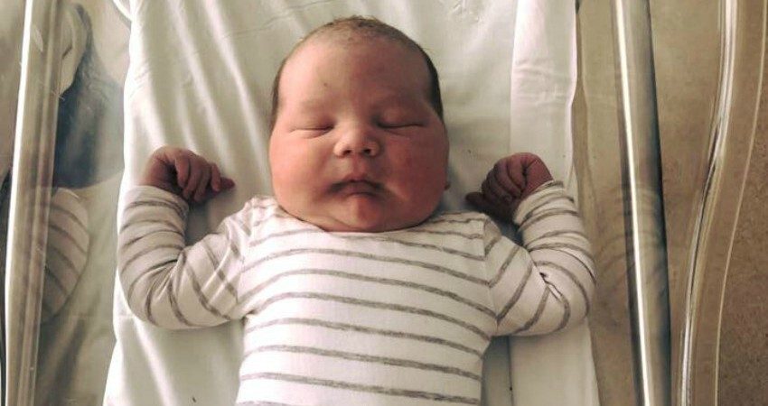 28enne dà alla luce un bimbo di quasi 6 kg senza antidolorifici