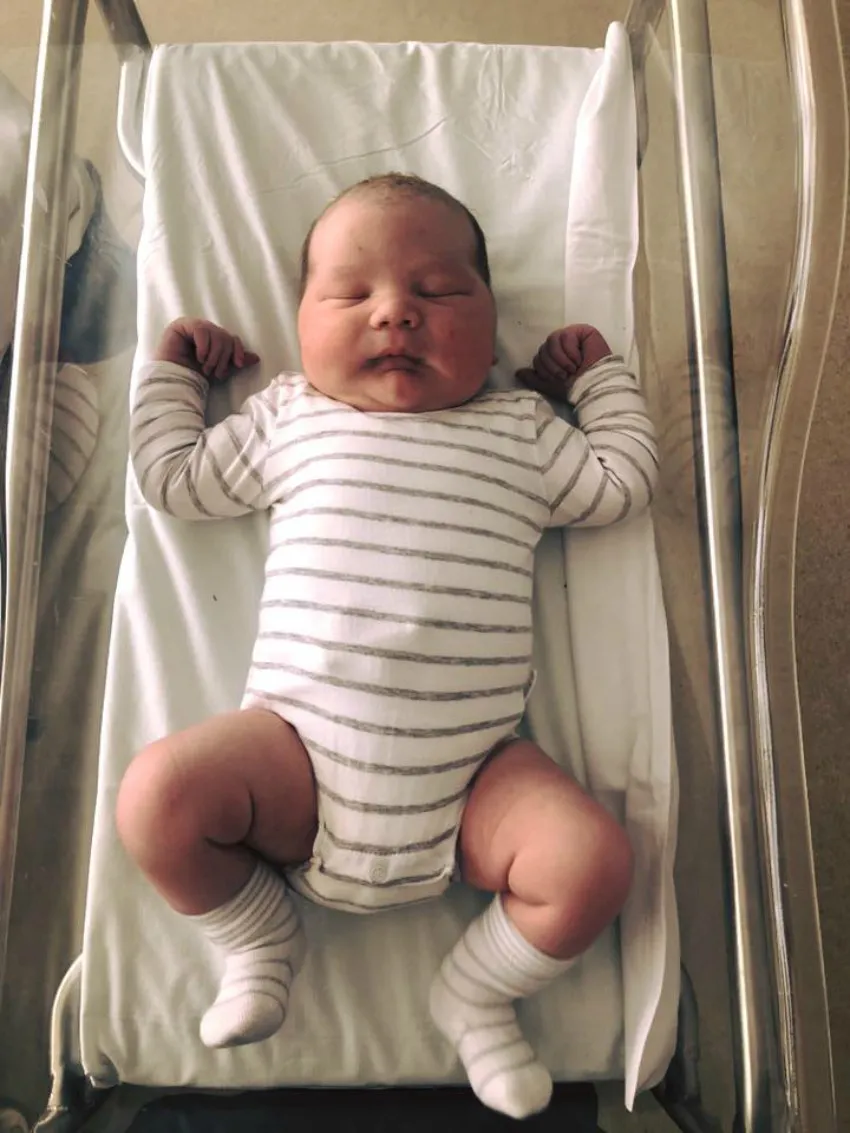 28enne Da Alla Luce Un Bimbo Di Quasi 6 Kg Senza Antidolorifici 28enne Da Alla Luce Un Bimbo Di Quasi 6 Kg Senza Antidolorifici