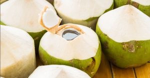 L’acqua di cocco ha almeno 7 benefici per la salute provati dalla scienza