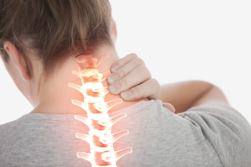 Dalla postura al cancro, 7 cause del dolore alla schiena