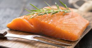 Salmone affumicato contaminato, ritirato prodotto in Italia