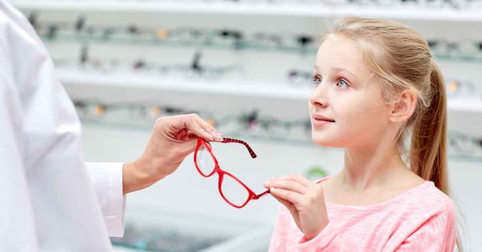 Presentati i dati di un sondaggio realizzato dall’Osservatorio per la Salute della Vista nato un anno fa per sensibilizzare sull’importanza della prevenzione. In Italia sono 4.500 i nuovi casi di cecità che si verificano ogni anno a causa del glaucoma. Presentati i dati di un sondaggio realizzato dall’Osservatorio per la Salute della Vista nato un anno fa per sensibilizzare sull’importanza della prevenzione. In Italia sono 4.500 i nuovi casi di cecità che si verificano ogni anno a causa del glaucoma.
