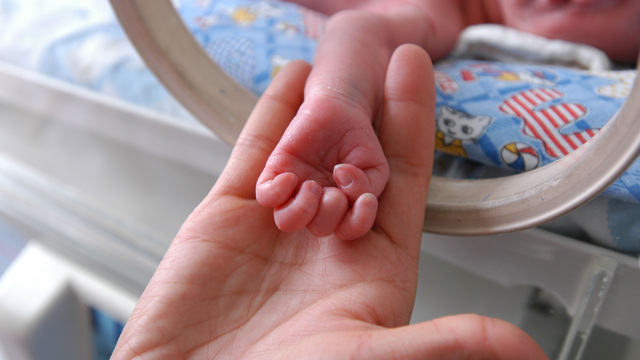Mano di bambino