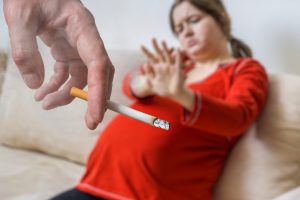 Il papà fuma? Allora può trasmettere l’asma al nascituro