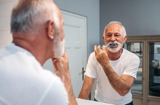 La cattiva igiene dentale può aumentare il rischio di cancro al fegato