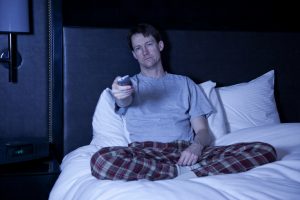 Gli uomini che stanno svegli fino a tardi per guardare Netflix potrebbero avere problemi di fertilità