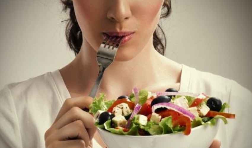 4 alimenti che non vanno assolutamente mangiati crudi