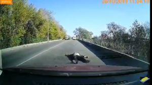 Ambulanza perde un paziente per strada mentre corre in ospedale / VIDEO