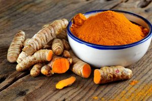 5 buone ragioni per consumare la curcuma (e le controindicazioni)