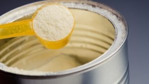 Sostanze pericolose nel latte in polvere: Ong denuncia Nestlé e Danone
