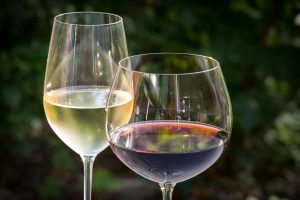 Qual è la differenza tra il vino rosso, il vino bianco e il rosato?