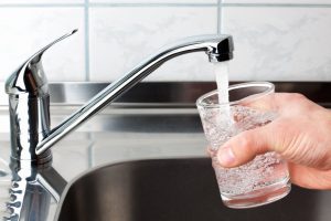 Meglio l’acqua minerale o del rubinetto?