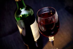 Bere alcol a stomaco vuoto: gli effetti sull’organismo