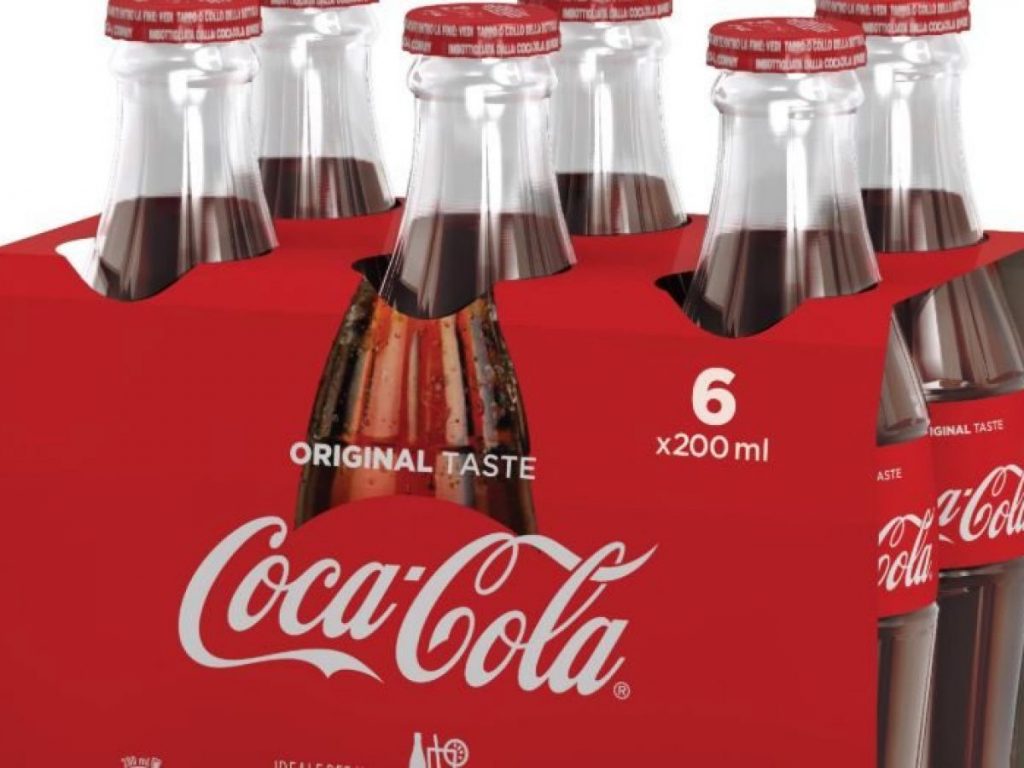 Allerta Coca Cola, maxi richiamo di bottigliette: può contenere vetro