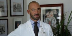 Covid-19 e scuola, Bassetti durissimo con il ministro dell’Istruzione
