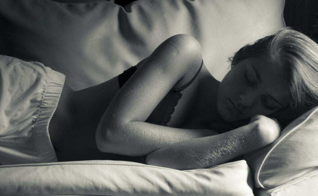 donna-che-dorme