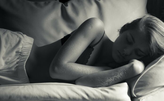 donna-che-dorme donna-che-dorme