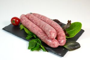 Cosa succede a chi mangia la salsiccia cruda?