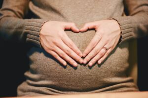 Caso raro di gravidanza: incinta di due gemelli in uteri differenti