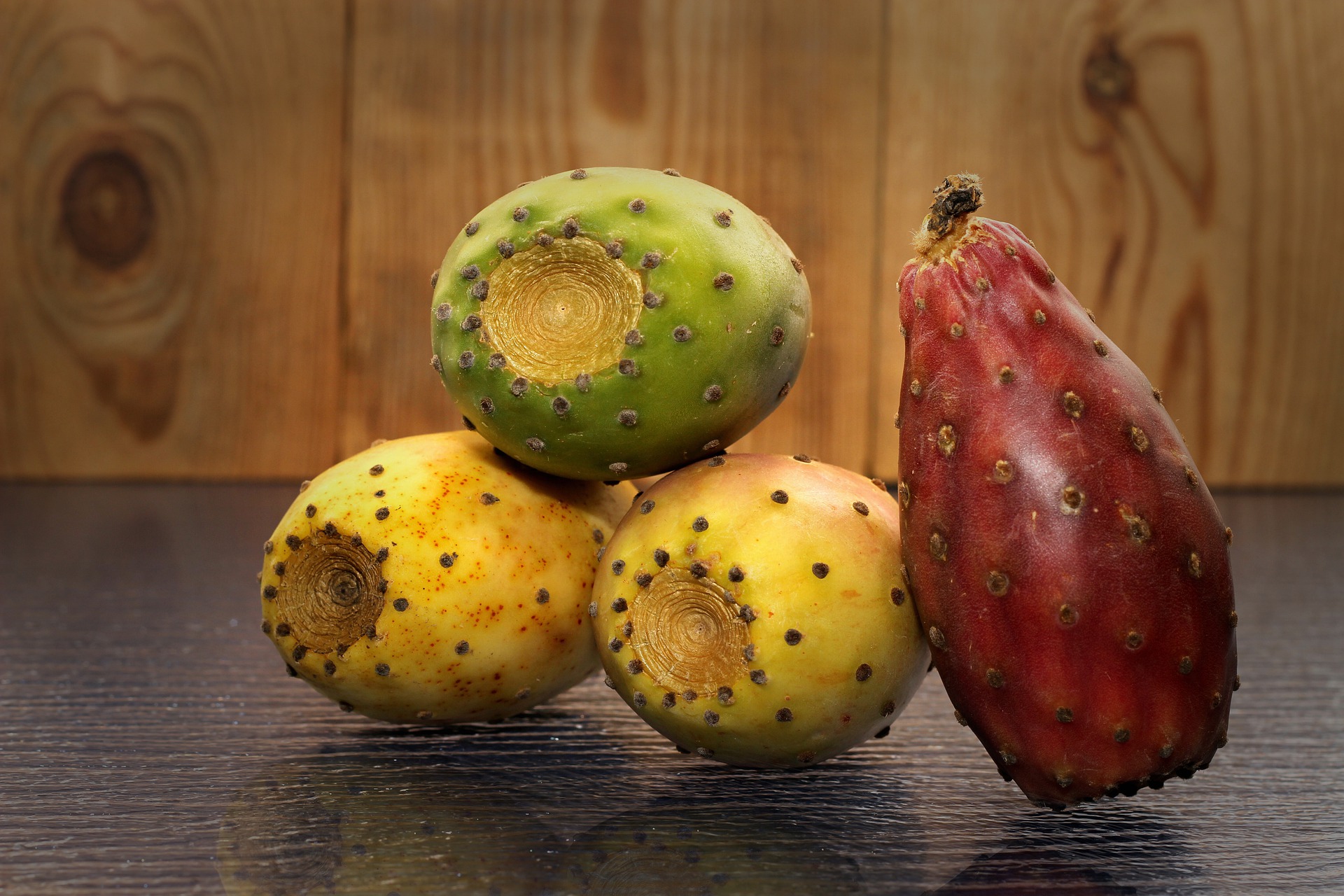Prickly pear. Prickly Pear фрукт. Опунция плоды. Плоды кактуса опунция. Туна плод кактуса.