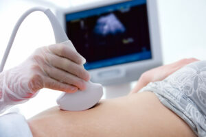 Cos’è la gravidanza ectopica o extrauterina? Cause, sintomi e trattamento