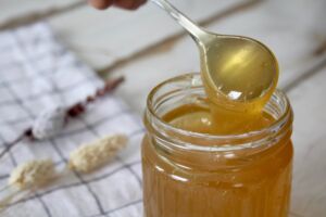 Il miele? Più efficace degli antibiotici contro tosse e mal di gola