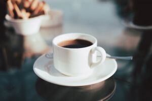Qual è il momento migliore per bere il caffè al mattino?
