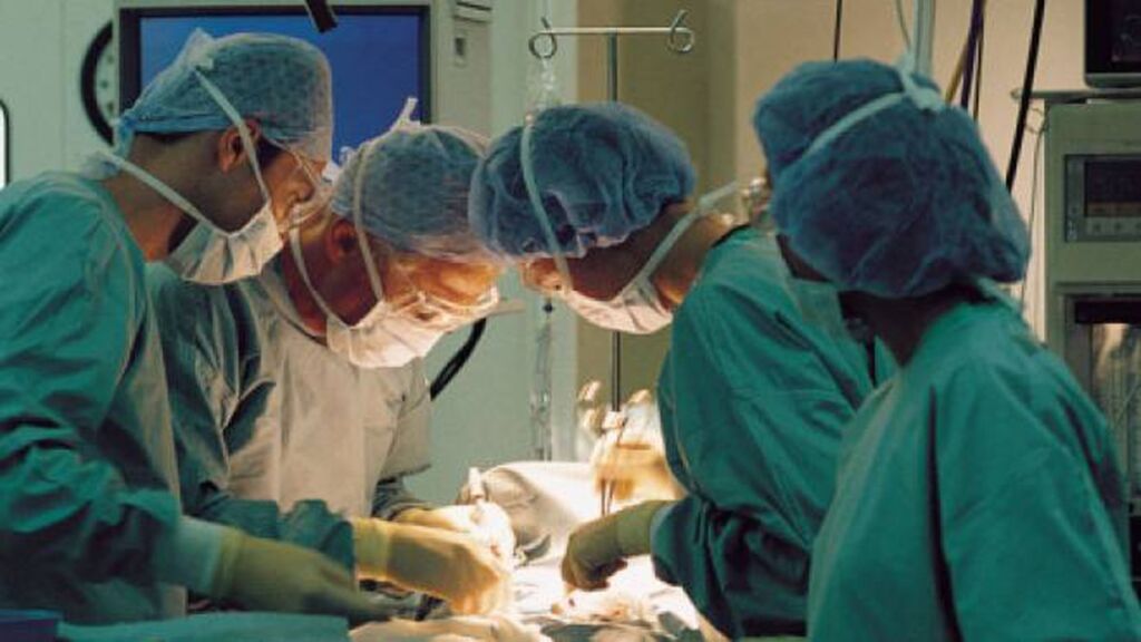 “Polmoni distrutti dal Covid-19”, trapianto eseguito in un paziente positivo