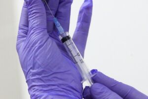 Sottosegretario Zampa: “Chi non si vaccina non può lavorare nel pubblico”