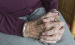 Quali sono i campanelli d’allarme della demenza senile?