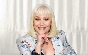 Raffaella Carrà: “Farò il vaccino, serve per tornare a vivere”