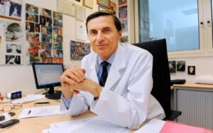 L’immunologo Mantovani ai giovani: “Vi spiego perché dovete vaccinarvi”